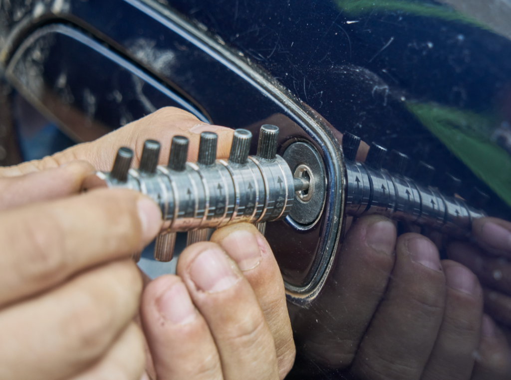 a locksmith in islington opening a car